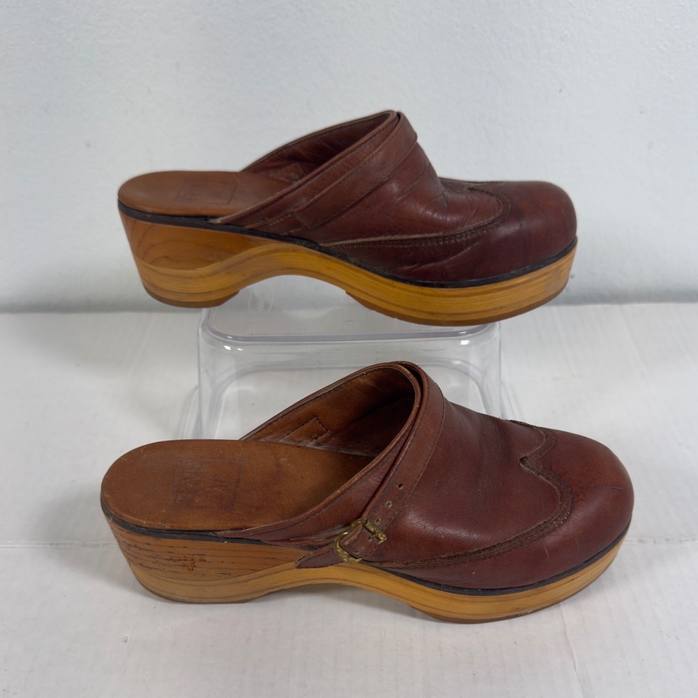Frye Leather Wooden Platform Clogs Women 6 B Cognac Brown Wingtip Mules Retro - Picture 2 of 9